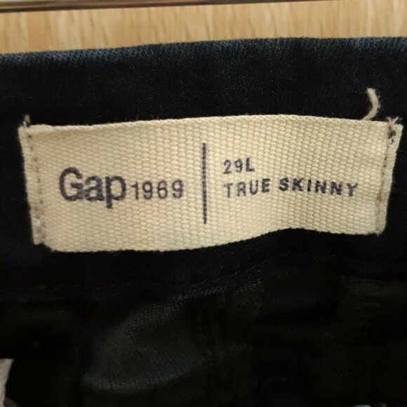 Gap 1969 True Skinny Dark Wash Jeans. 8 - Picture 6 of 7